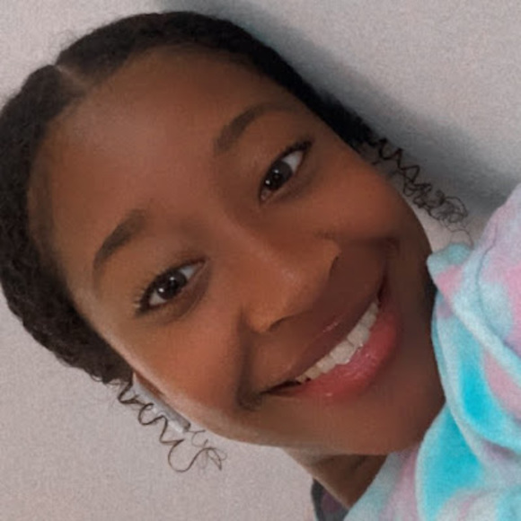 Meet your Posher, Coretta - Picture 1 of 1